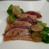 Filet de canard en gravelax, foie gras mi-cuit en carpaccio, vinaigrette au Muscat et raisins