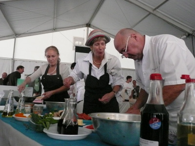 p1070273 Jean-Pierre Cazal et toujours Anne qui vient parler