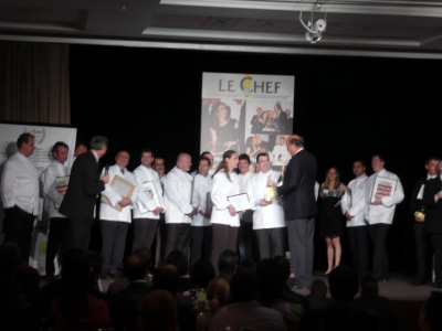 p1080037 Beaucoup de chef sur la scène ce soir là...