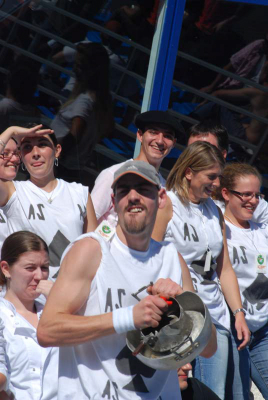 Casseroles et gamelles pour se faire entendre