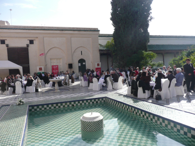 Au bords du bassin, les tables étaient installés de même que les producteurs