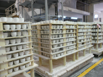 p1090606 la vaisselle en attente de cuisson