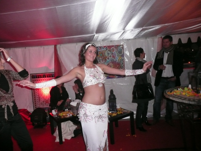 p1090666 Dans les divers Salons Marocain installés pour l'occasion, dans du ventre