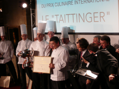 p1100697 Photo de Régis Marcon avec le gagnant du concours