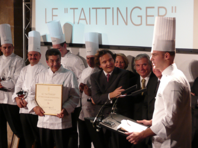 p1100702 Le vainqueur s'exprime sur sa vie professionnelle sous l'oeil attentif de PE Taittinger, et Gérard Boyer