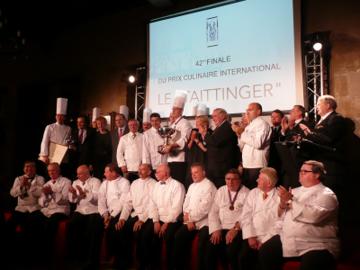 p1100709 l'ensemble des membres du jury, des candidats et des responsables de la maison Taittinger