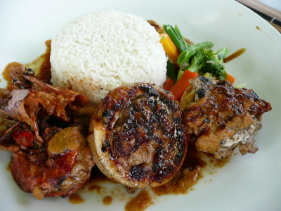 Encornets farcis, calamars et poissons avec jus bouillabaisse, c'est pas Méditerranéen ça ?