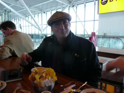 Alain Caron à l'aéroport de Londres