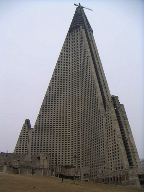 Ryugyong_hotel