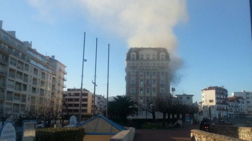 incendie grd hotel Twitter