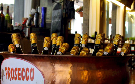 Prosecco – Le vin pétillant italien, qui taquine le Champagne
