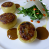 La recettes de la semaine : Pommes de terre fondantes farcies aux champignons et foie gras, jus de cèpes et salade de saison